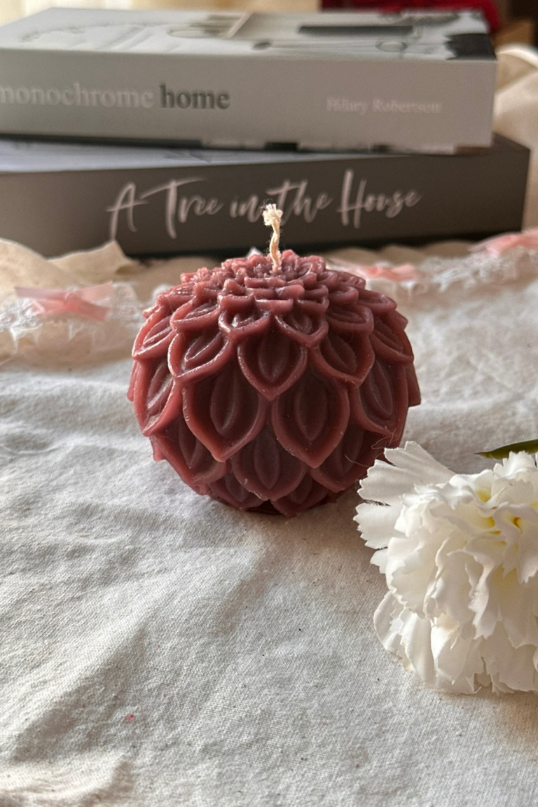 Dekoratif Çiçek Yapraklı Mum Bordo