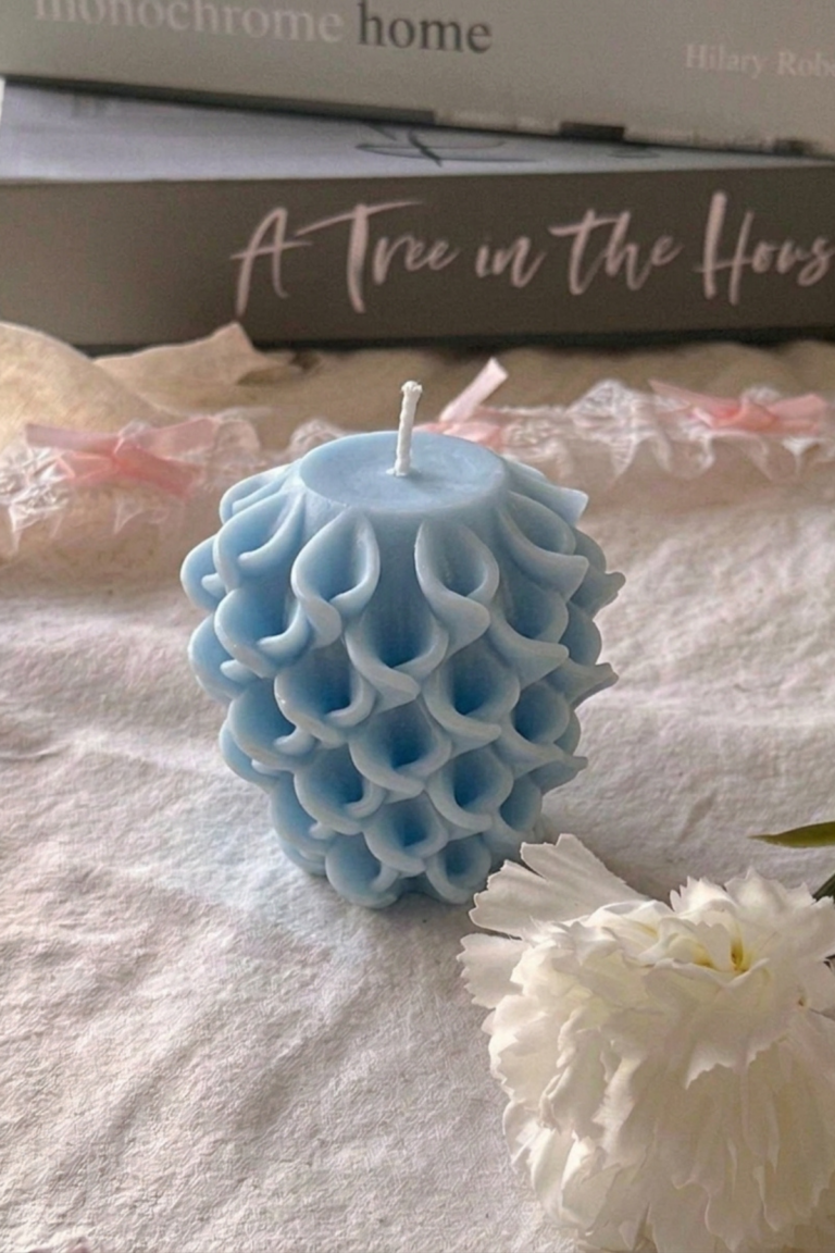 Dekoratif Çiçek Formlu Mum Açık Mavi