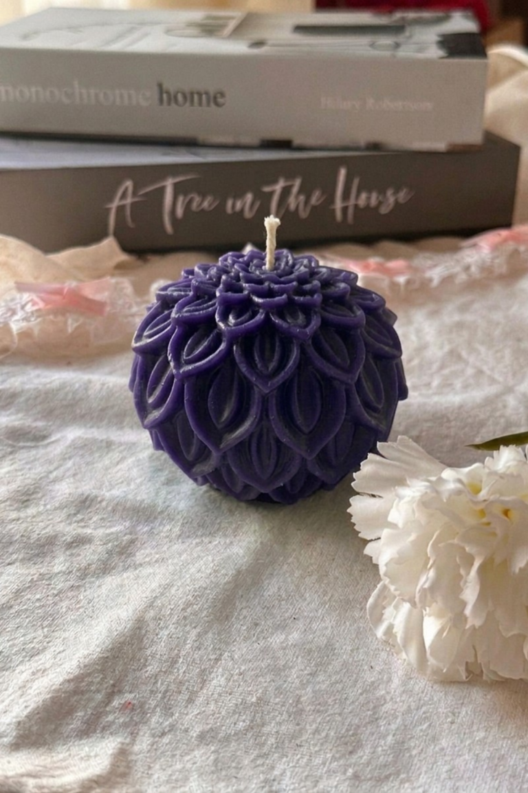 Dekoratif Çiçek Yapraklı Mum Mor