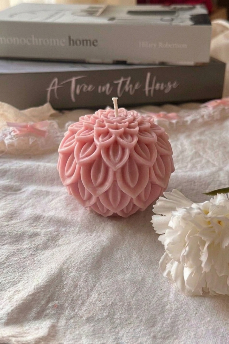 Dekoratif Çiçek Yapraklı Mum Pembe